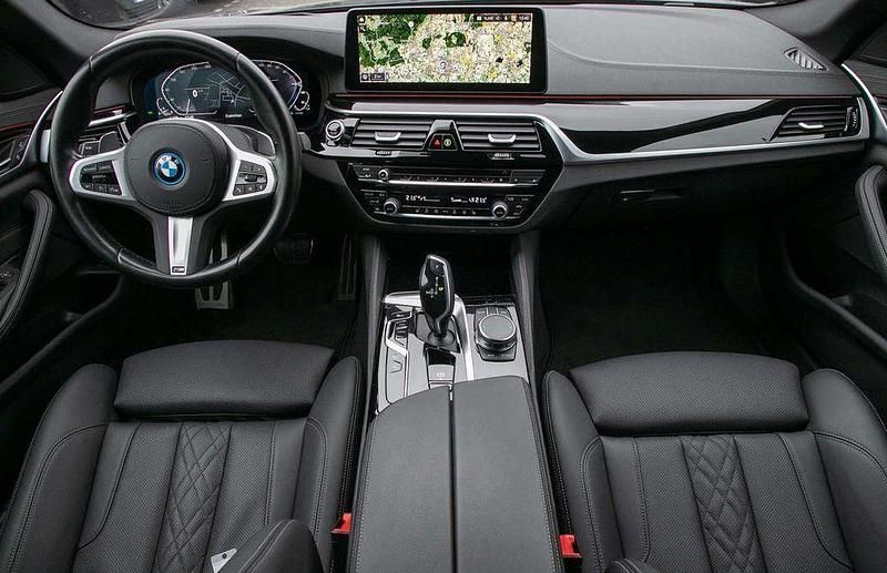 Gebraucht BMW 530e Shadowline 292 PS (214 kW) 2022 Schwarz Kombi