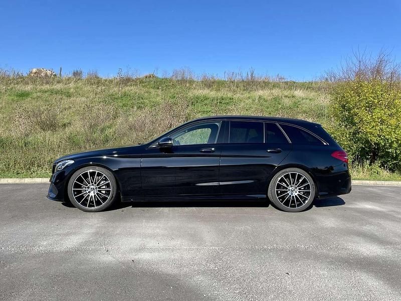 Schwarz Gebraucht 2017 Mercedes C300 AMG line Kombi | 27.500 € (Etwas zu teuer) - Bild 1/4
