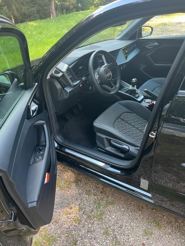 Schwarz Gebraucht 2023 Audi A1 Sportback Kleinwagen | 20.000 € - Bild 1/3