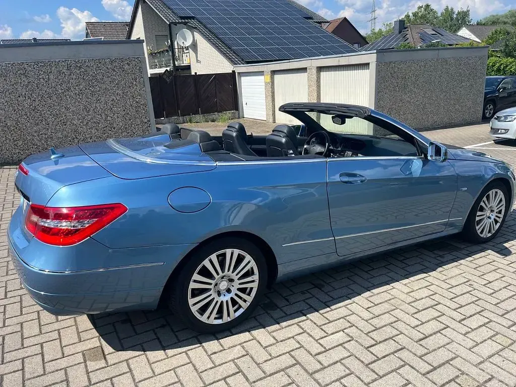 Gebraucht Mercedes E200 Avantgarde 184 PS (135 kW) 2010 Blau Cabrio