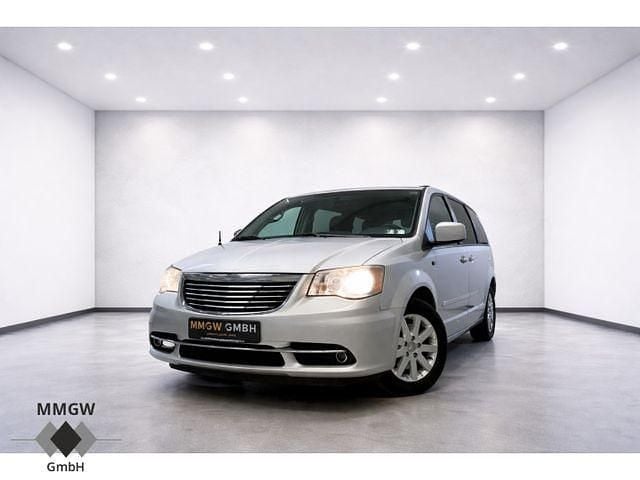 Silber Gebraucht 2013 Chrysler Town & Country Van / Kleinbus | 11.990 € - Bild 1/4
