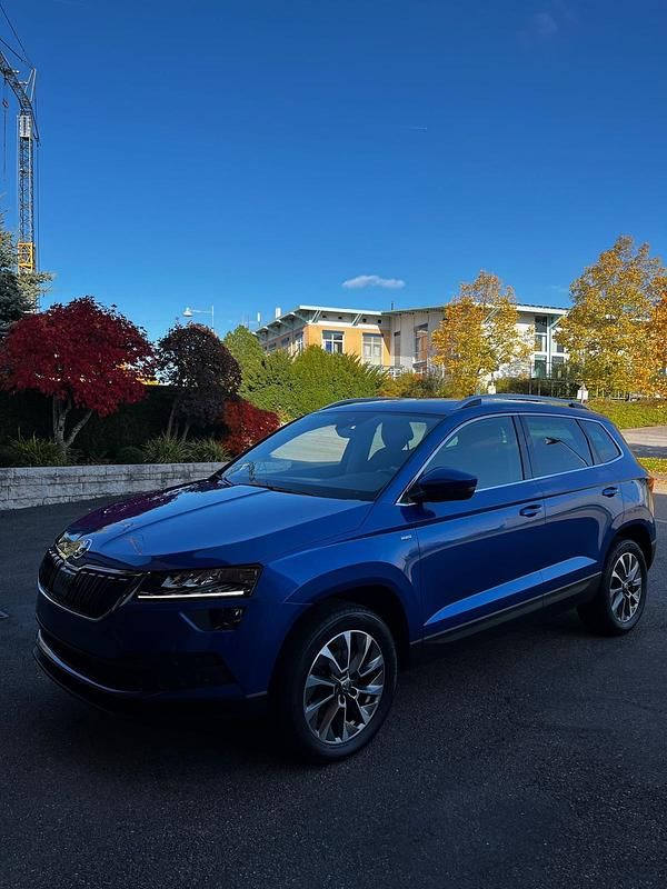Blau Gebraucht 2021 Skoda Karoq Clever SUV | 25.900 € (Fairer Preis) - Bild 1/4