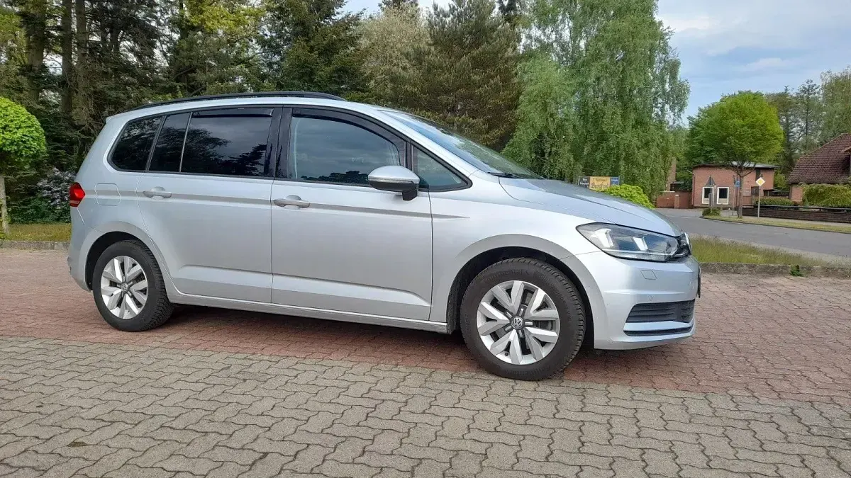 Gebraucht VW Touran Trendline 110 PS (80 kW) 2016 Silber Van / Kleinbus