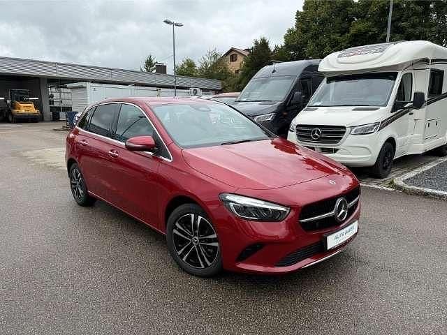 Gebraucht Mercedes E250 Advanced Plus 218 PS (160 kW) 2024 Manufaktur patagonienrot metal Limousine