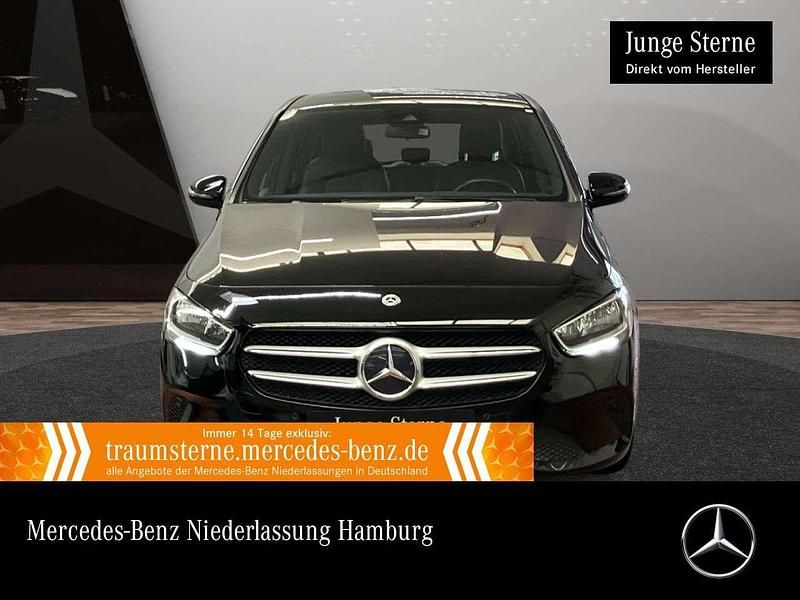 Schwarz Gebraucht 2020 Mercedes 180 Style Limousine | 17.490 € (Guter Preis) - Bild 1/3