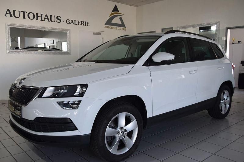 Weiß Gebraucht 2021 Skoda Karoq Ambition SUV | 16.988 € - Bild 1/4
