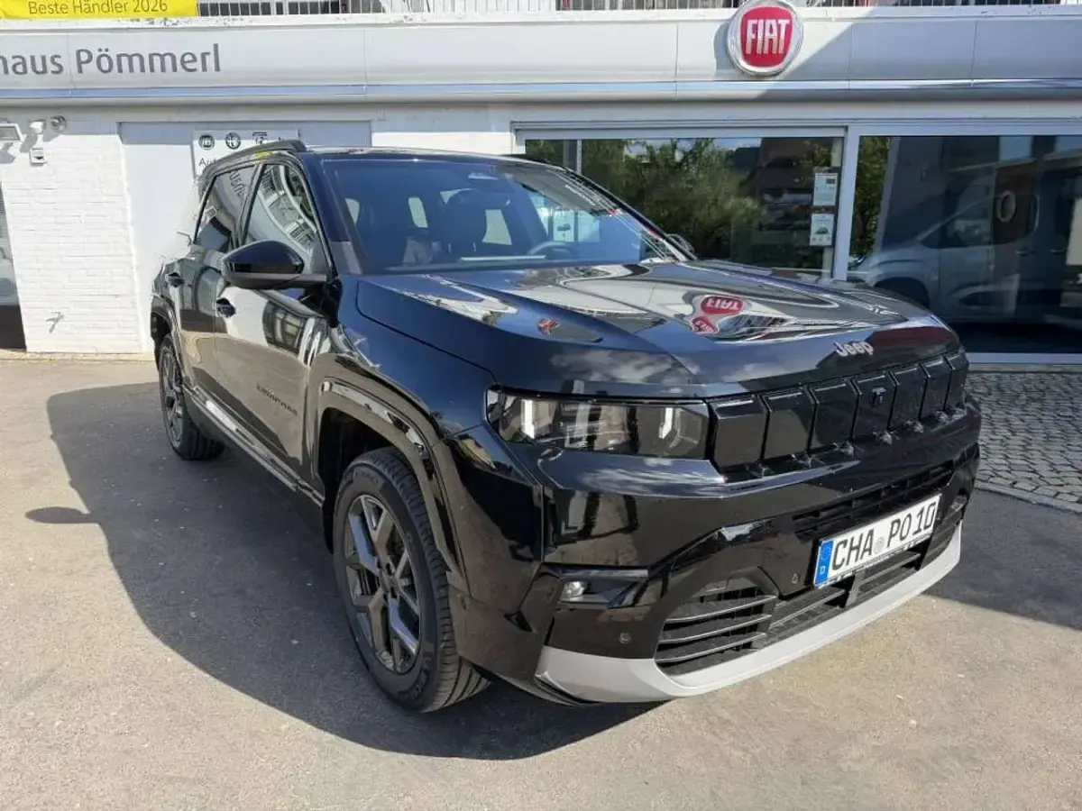 Gebraucht Jeep Compass 145 PS (106 kW) 2026 Vulcano black SUV