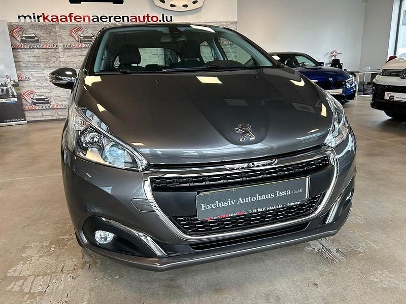 Grau Gebraucht 2019 Peugeot 208 Allure Kleinwagen | 13.990 € (Fairer Preis) - Bild 1/4