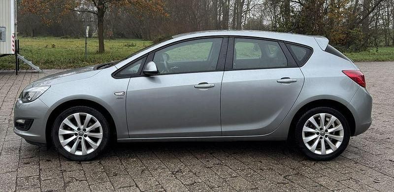 Gebraucht Opel Astra Active 100 PS (73 kW) 2013 Grau Limousine
