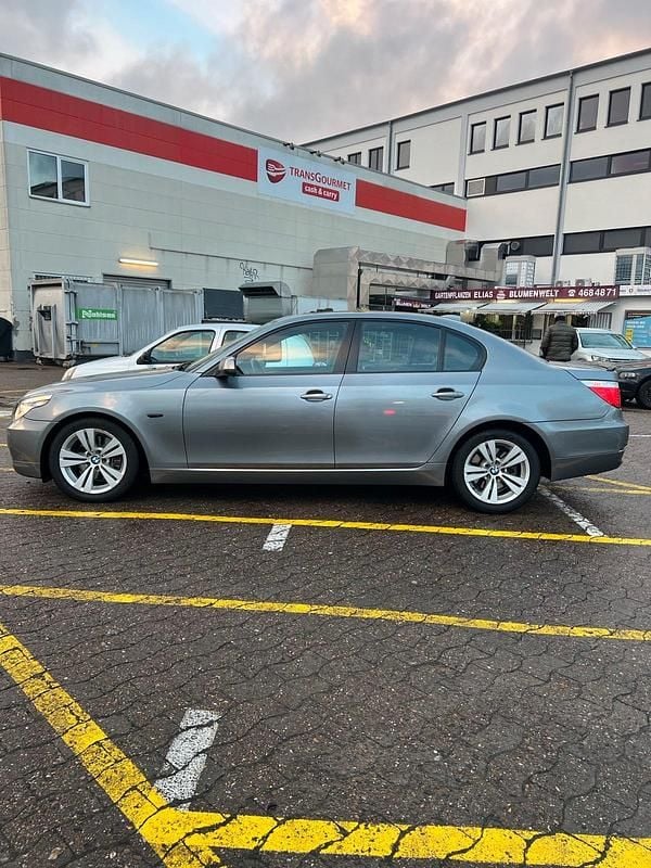 Grau Gebraucht 2009 BMW 520 Limousine | 7.750 € (Etwas zu teuer) - Bild 1/4