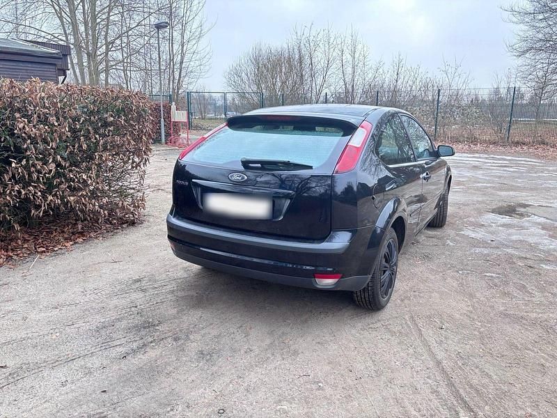 Second-hand Ford Focus 90 CP (66 kW) 2007 Negru Hatchback