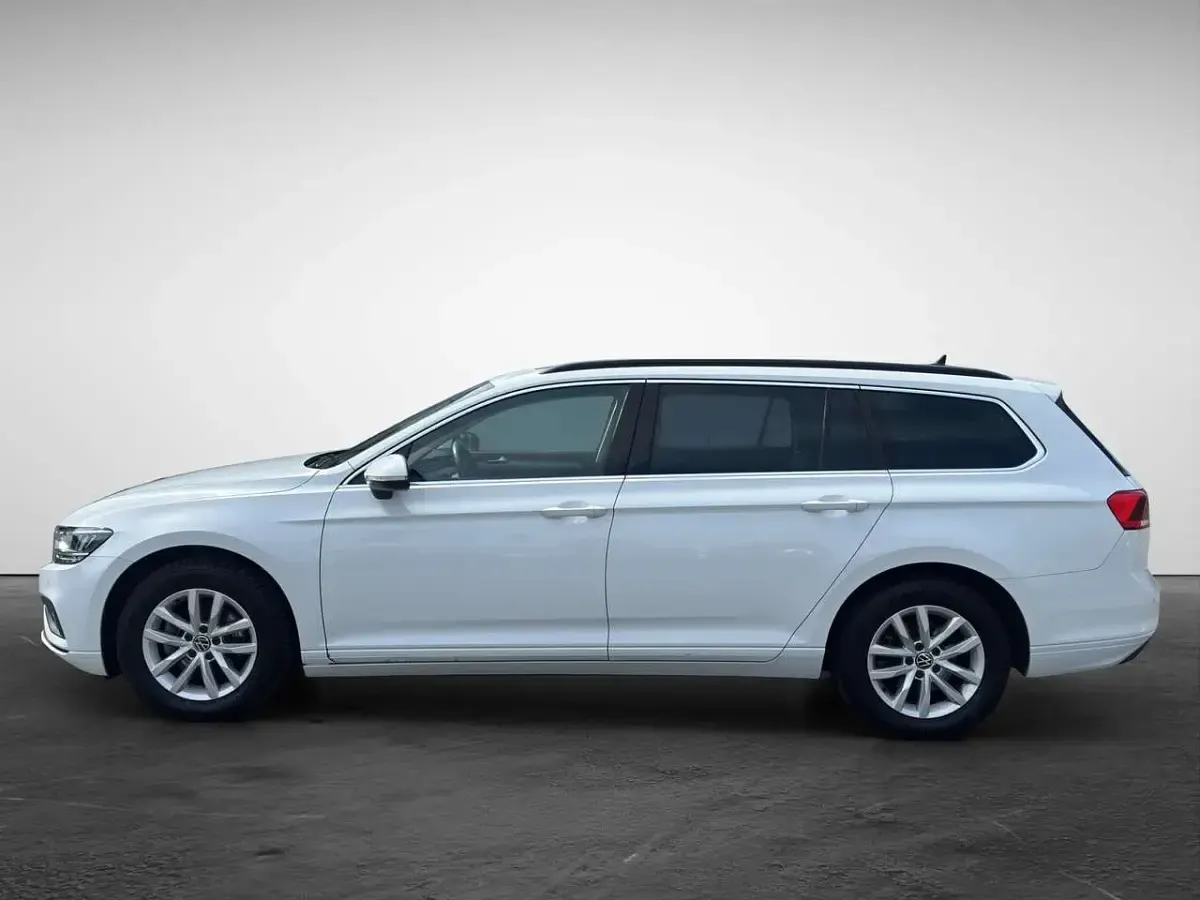 Gebraucht VW Passat Business 150 PS (110 kW) 2023 Weiß (gletscherweiß metallic) Kombi