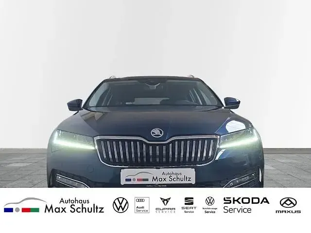 Gebraucht Skoda Superb Premium Edition 200 PS (147 kW) 2023 Blau Kombi