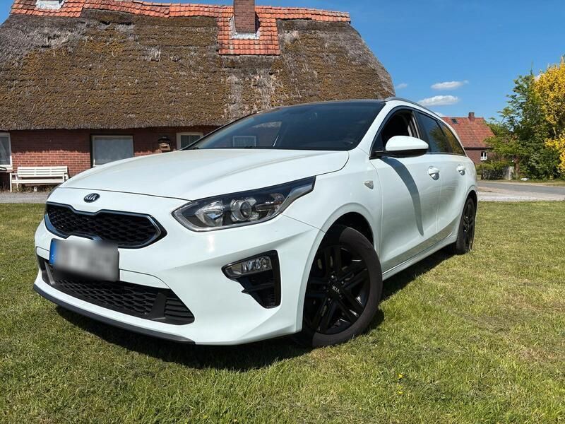 Weiß Gebraucht 2019 Kia Ceed Sportswagon Sport Kombi | 11.800 € (Superpreis) - Bild 1/4