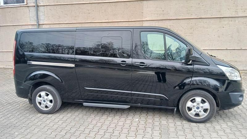 Gebraucht Ford Tourneo 170 PS (125 kW) 2017 Schwarz Van / Kleinbus