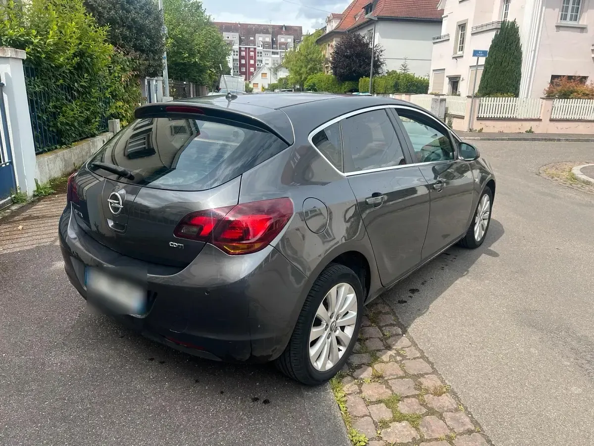 Gebraucht Opel Astra 125 PS (91 kW) 2010 Limousine