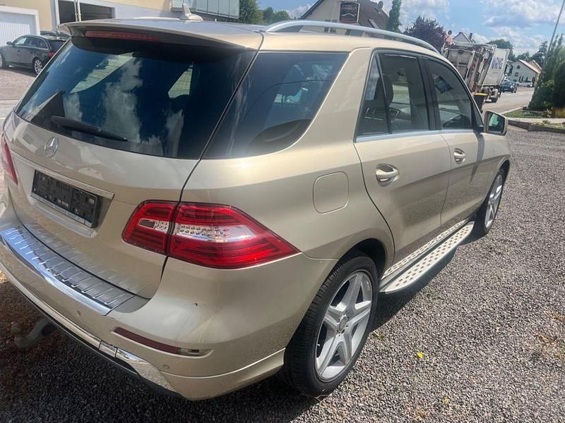Gebraucht Mercedes ML350 Edition 1 258 PS (189 kW) 2012 Gold SUV