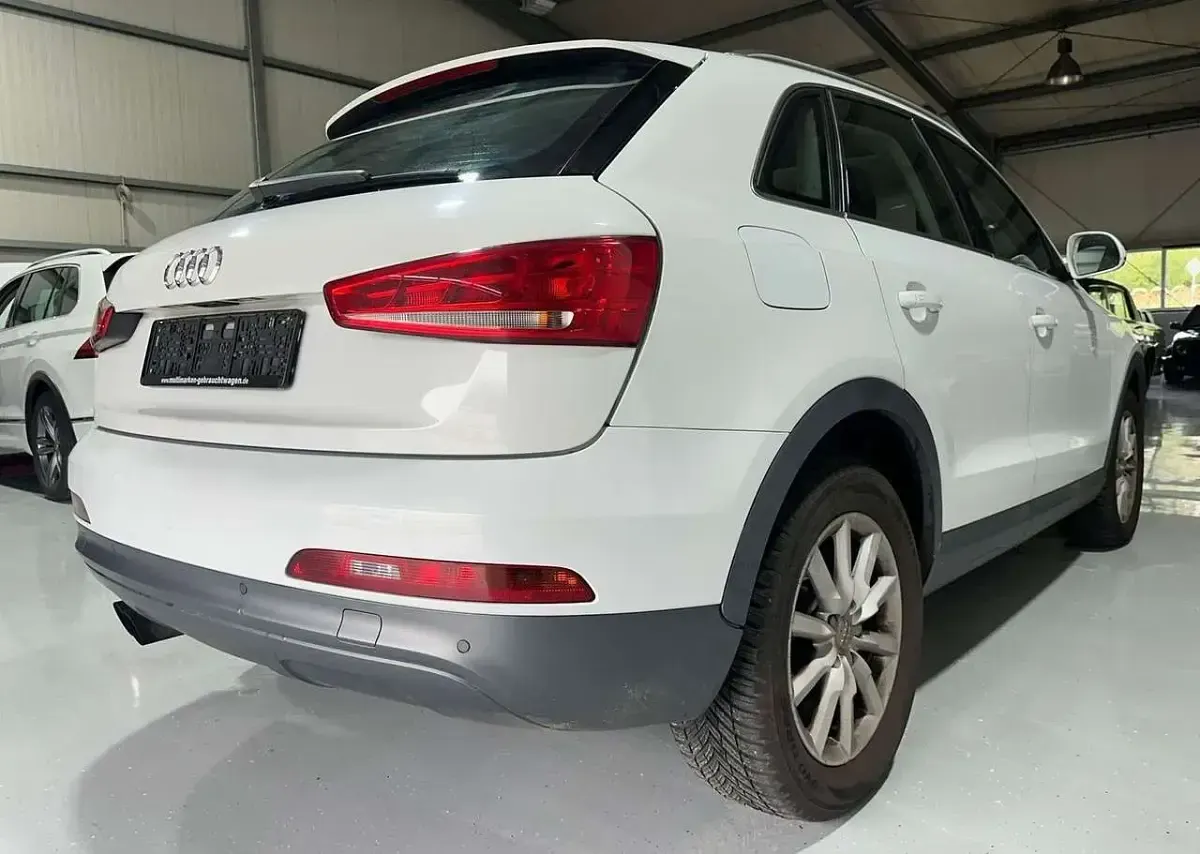 Gebraucht Audi Q3 177 PS (130 kW) 2012 Gletscherweiss metallic SUV