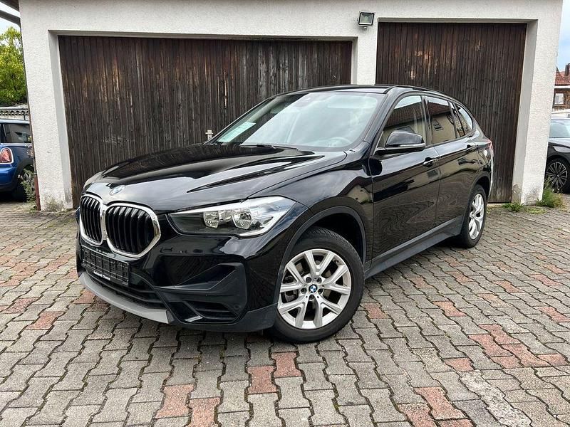 Schwarz Gebraucht 2020 BMW X1 Advantage SUV | 18.999 € (Guter Preis) - Bild 1/4