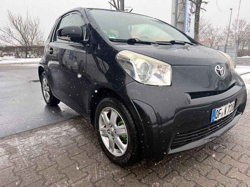 Gebraucht Toyota iQ 68 PS (50 kW) 2011 Schwarz Kleinwagen