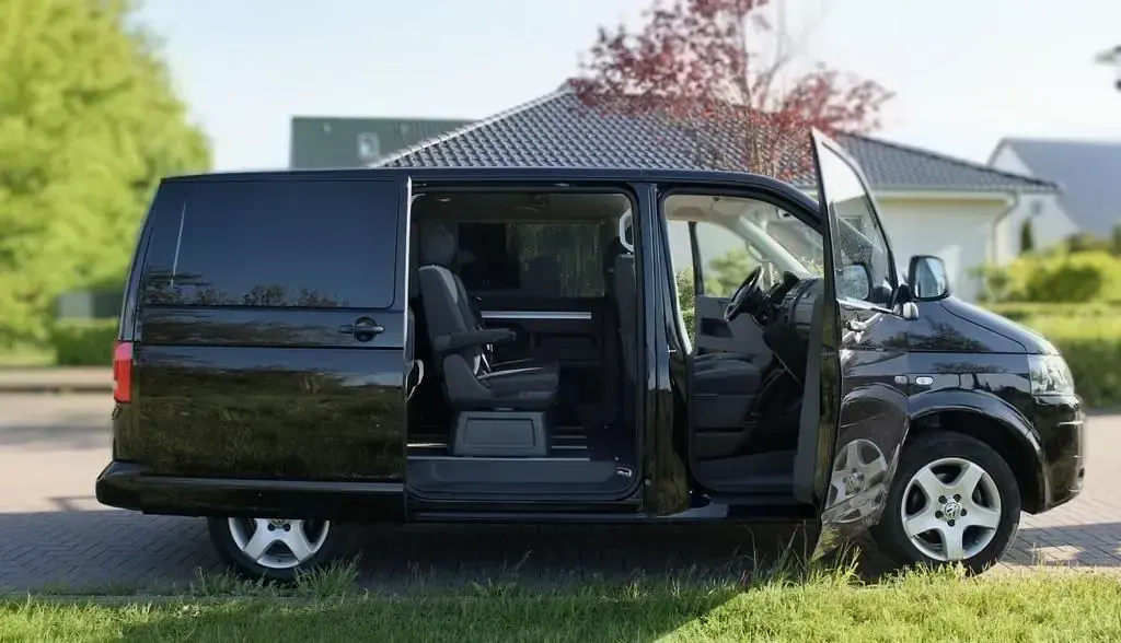 Gebraucht VW Multivan 140 PS (102 kW) 2013 Schwarz Van / Kleinbus