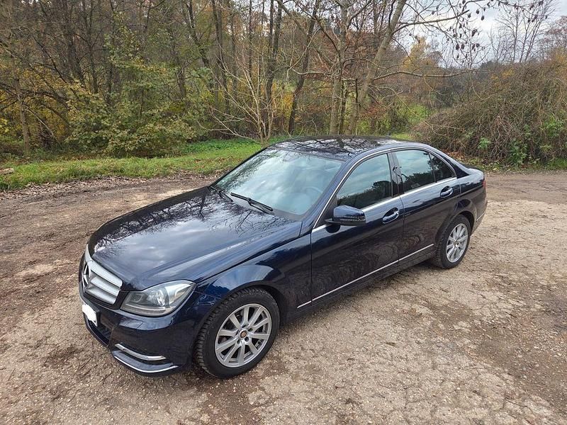 Blau Gebraucht 2012 Mercedes C250 Avantgarde Limousine | 9.700 € (Fairer Preis) - Bild 1/4