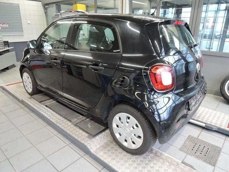 Gebraucht Smart ForFour Electric Drive 60 kW (82 PS) 2021 Karosserie in black Limousine