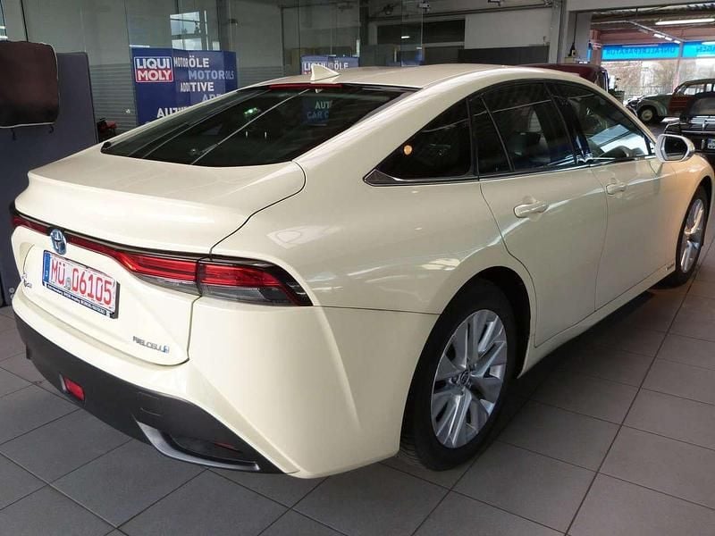 Gebraucht Toyota Mirai Basis 182 PS (133 kW) 2023 Frozen white Limousine