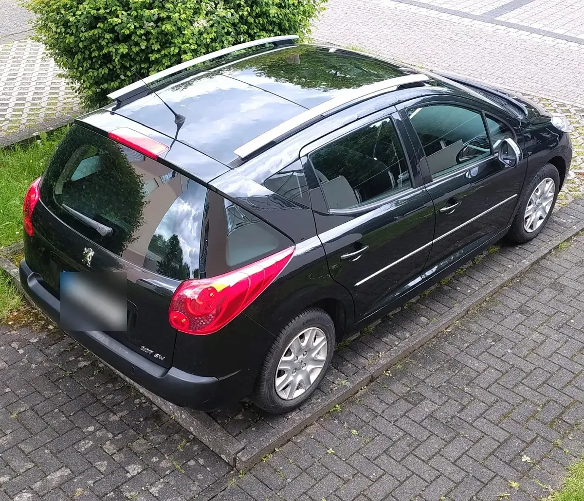 Gebraucht Peugeot 207 95 PS (69 kW) 2012 Schwarz Kombi