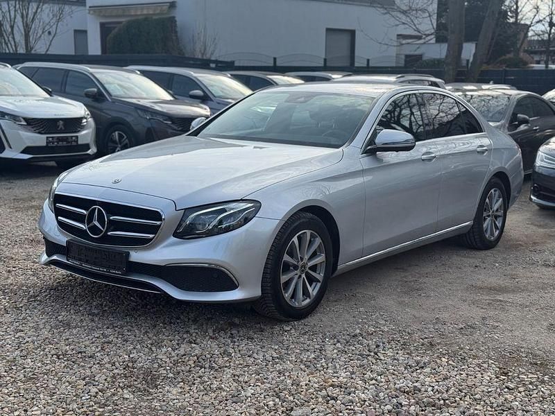 Gebraucht Mercedes E220 194 PS (142 kW) 2019 Silber Limousine