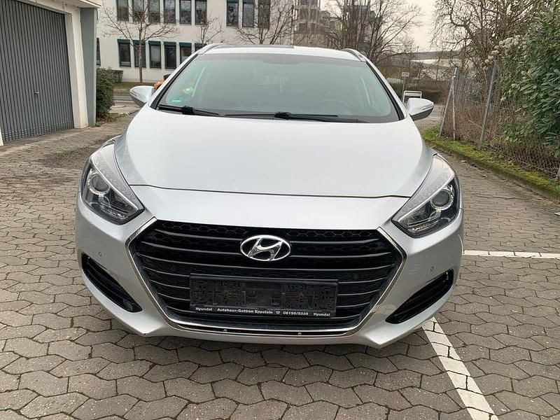 Gebraucht Hyundai i40 Trend 165 PS (121 kW) 2018 Silber Kombi