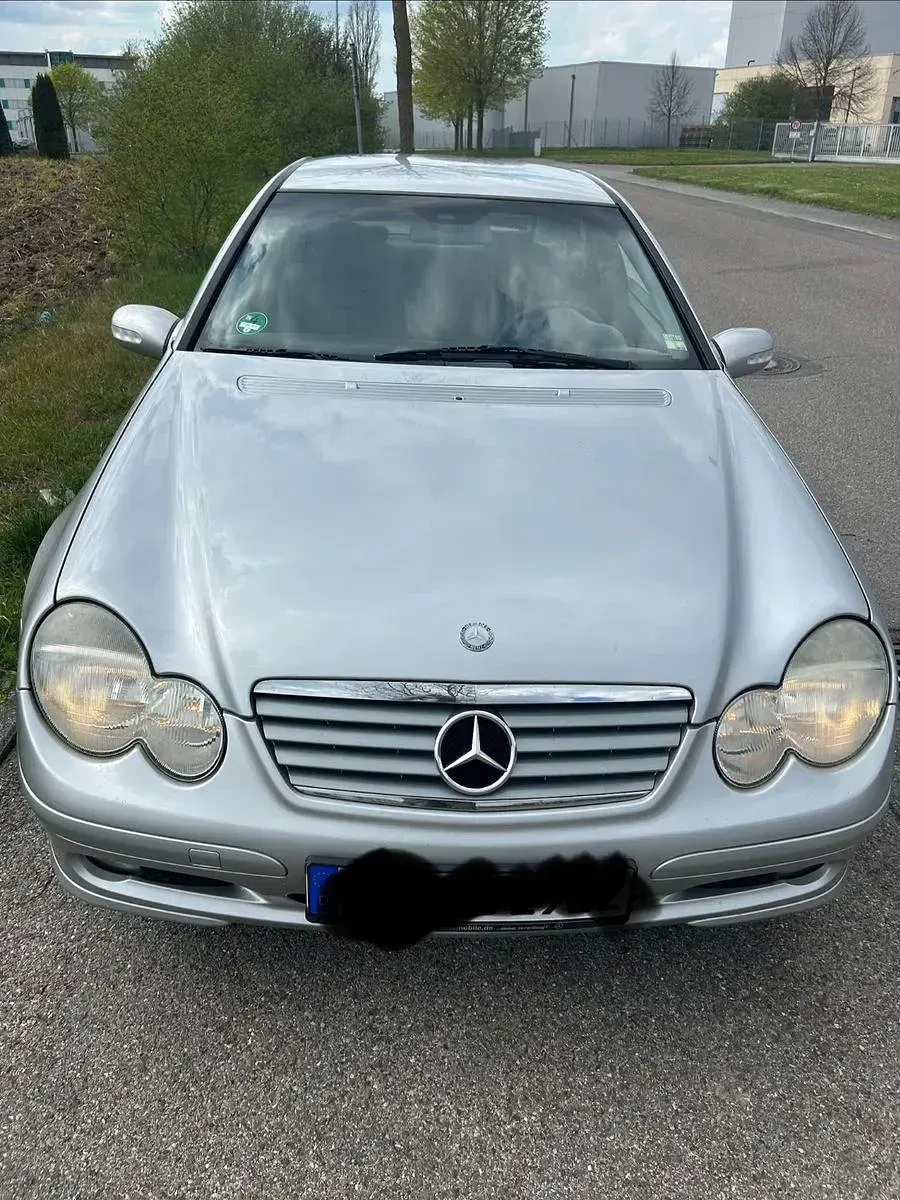 Gebraucht Mercedes C180 129 PS (94 kW) 2001 Silber Coupé