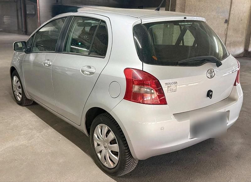 Gebraucht Toyota Yaris 87 PS (63 kW) 2007 Silber Kleinwagen