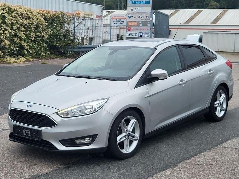 Silber Gebraucht 2016 Ford Focus Limousine | 6.390 € (Fairer Preis) - Bild 1/4