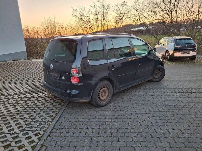 Gebraucht VW Touran Basis 116 PS (85 kW) 2005 Schwarz Van / Kleinbus