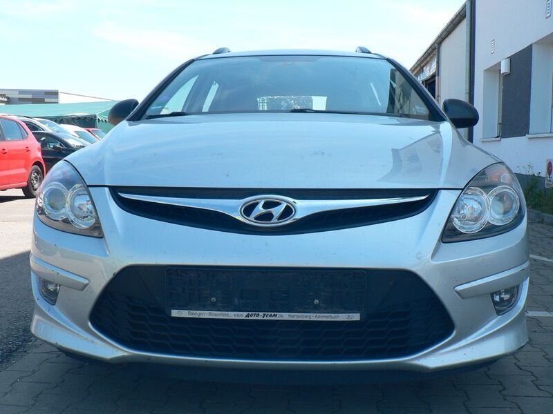 Silber Gebraucht 2011 Hyundai i30 Edition Kombi | 3.000 € (Fairer Preis) - Bild 1/4