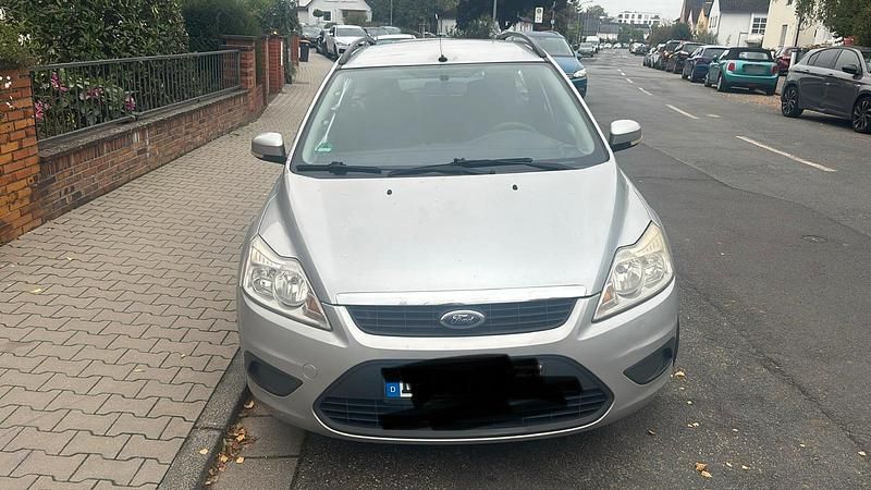 Gebraucht Ford Focus 109 PS (80 kW) 2009 Silber Kombi