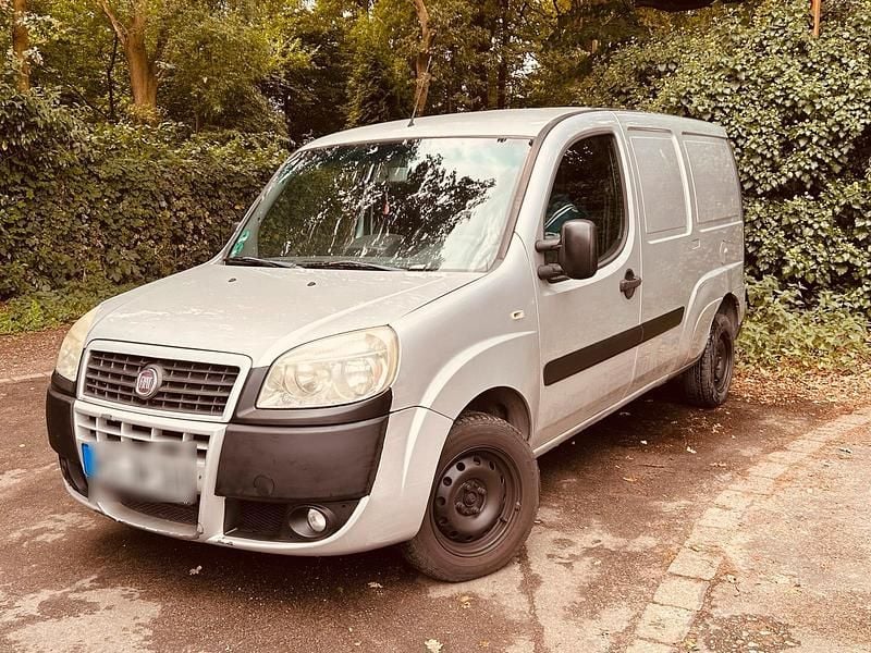 Silber Gebraucht 2008 Fiat Doblò Van / Kleinbus | 2.000 € (Superpreis) - Bild 1/4
