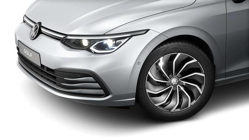 Gebraucht VW Golf VIII Move 131 PS (96 kW) 2023 Reflexsilber metallic Limousine