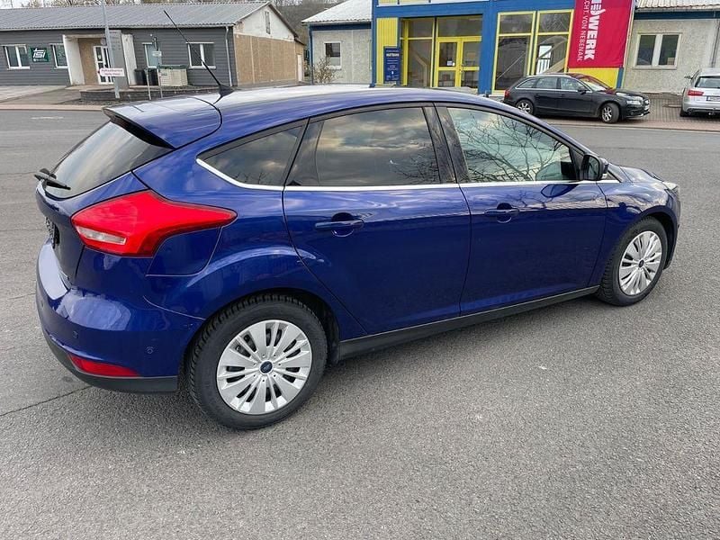 Używany Ford Focus Titanium 125 KM (91 kW) 2015 Niebieski Sedan/Limuzyna
