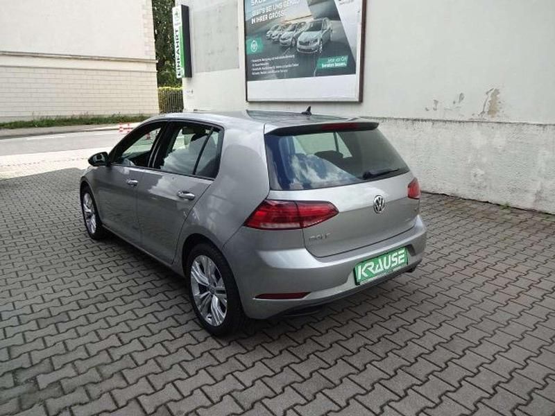 Gebraucht VW Golf VII 116 PS (85 kW) 2017 Tungsten silver metallic Limousine