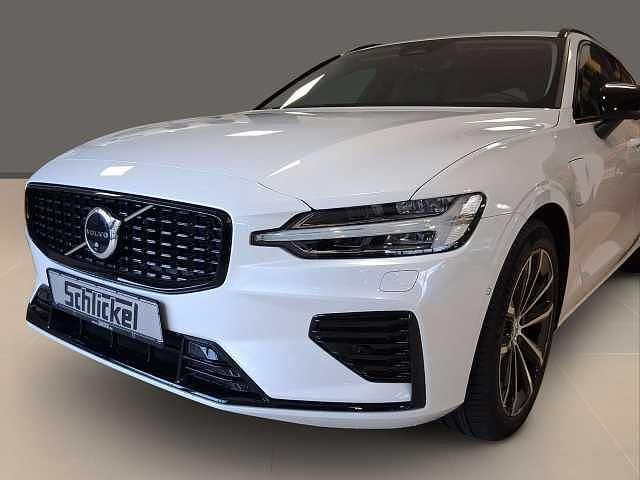 Gebraucht Volvo V60 Plus 398 PS (292 kW) 2025 Crystal white pearl Kombi