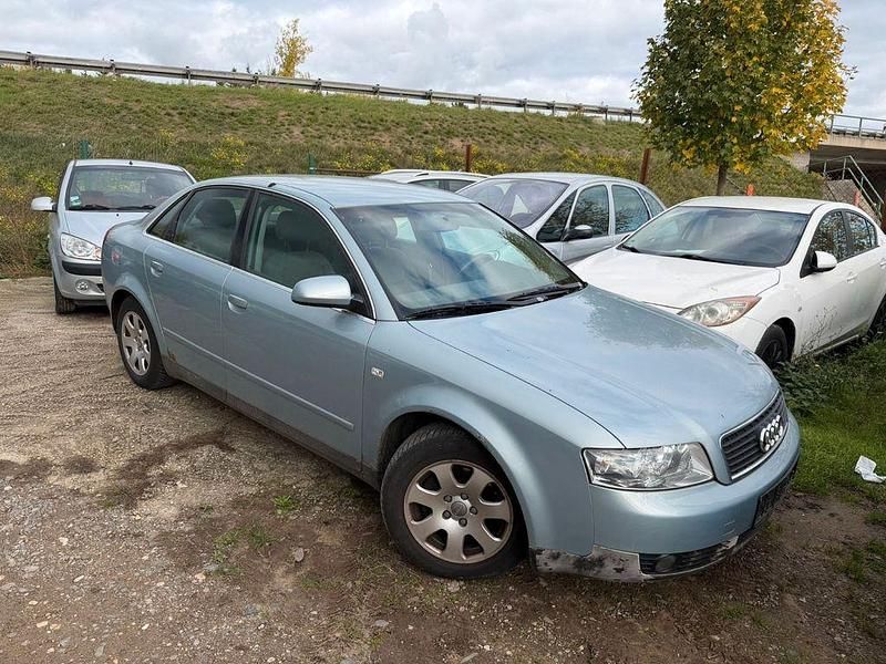 Grau Gebraucht 2001 Audi A4 Limousine | 990 € (Guter Preis) - Bild 1/4