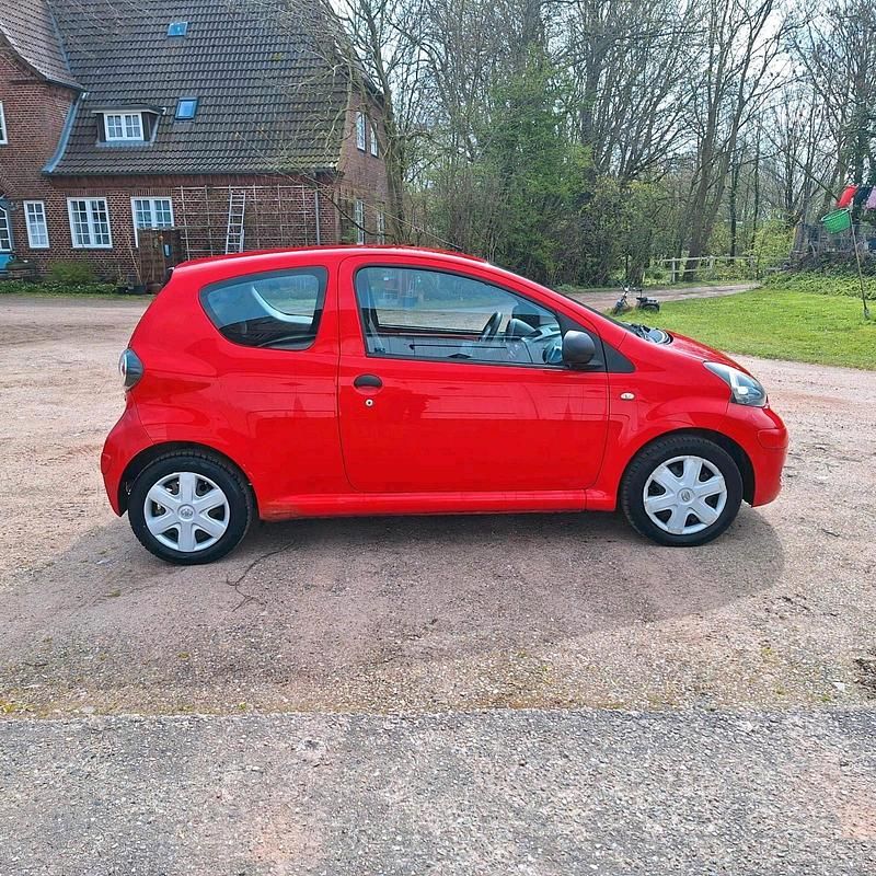 Second-hand Toyota Aygo 2009 Roșu Hatchback