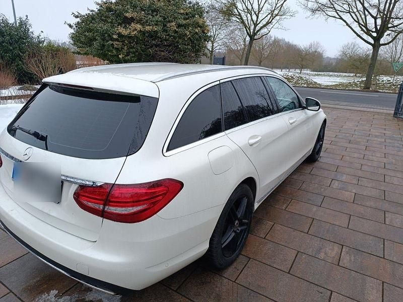 Gebraucht Mercedes C300 245 PS (180 kW) 2018 Weiß Kombi