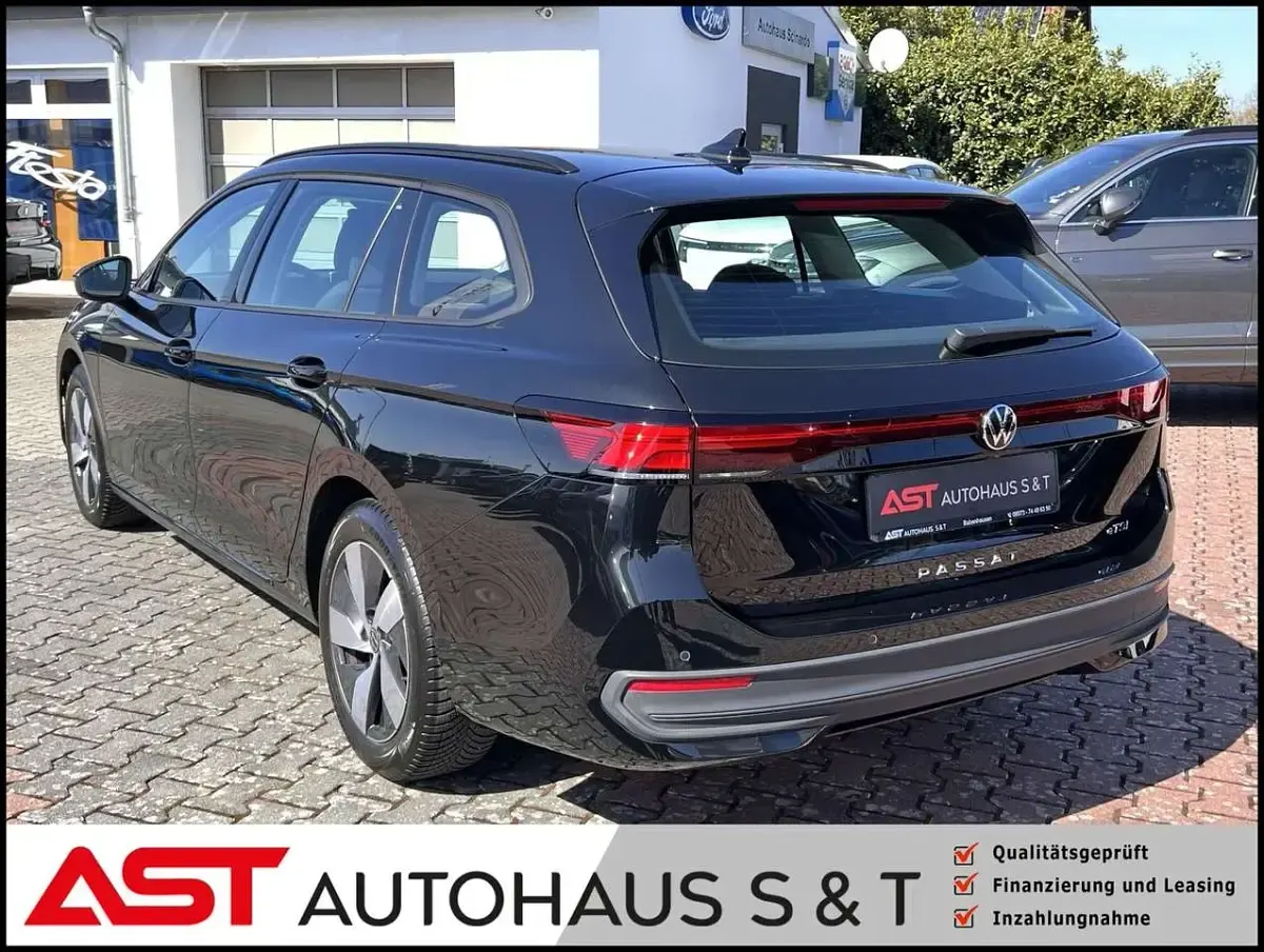 Gebraucht VW Passat 150 PS (110 kW) 2024 Schwarz Kombi