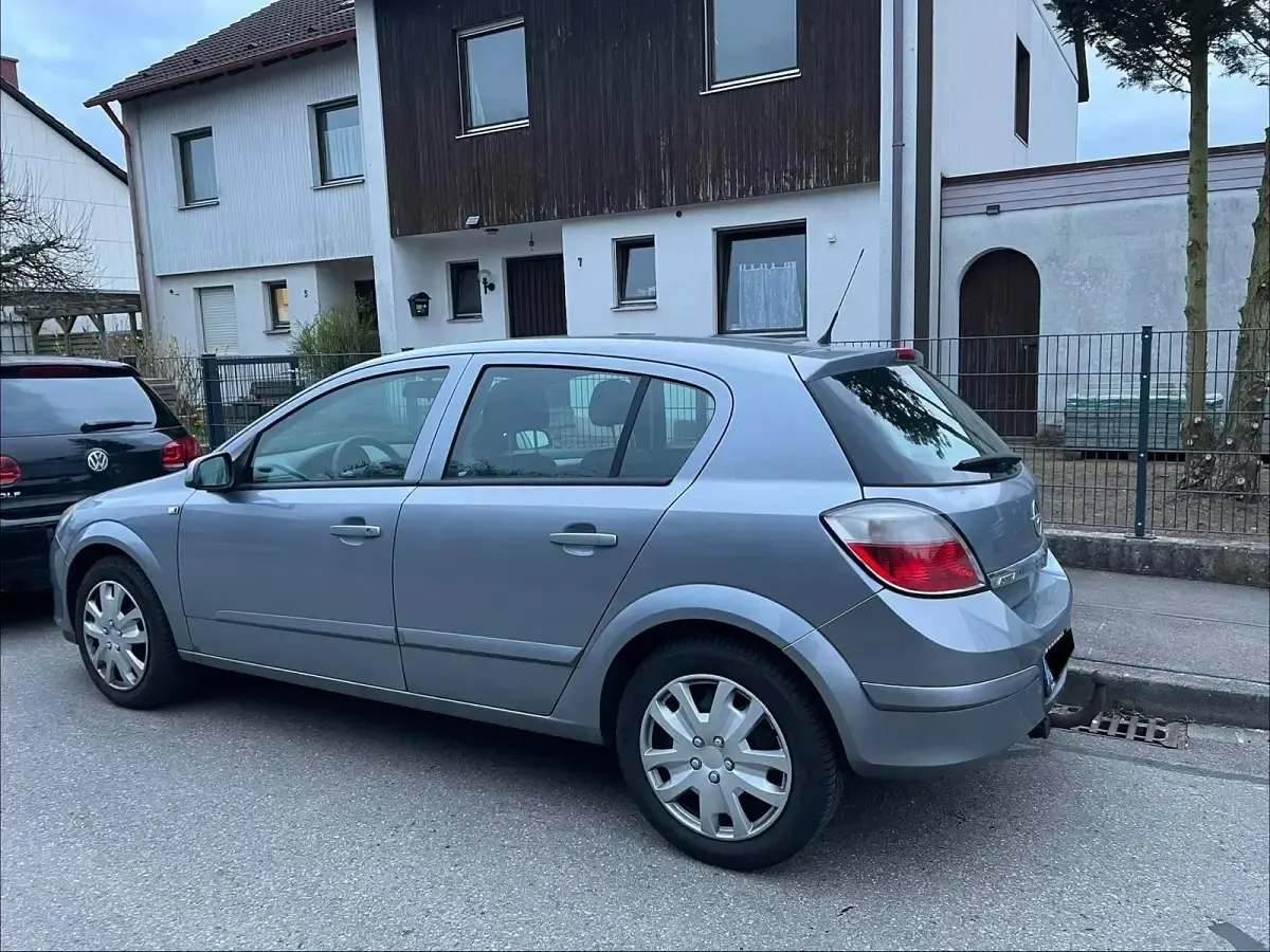 Gebraucht Opel Astra 90 PS (66 kW) 2006 Andere farben Limousine