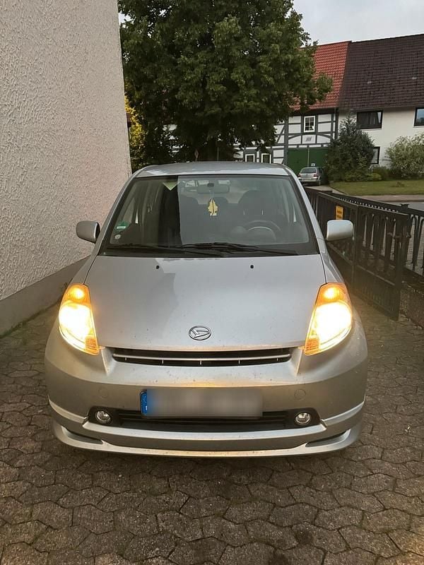 Silber Gebraucht 2005 Daihatsu Sirion Kleinwagen | 999 € (Superpreis) - Bild 1/4