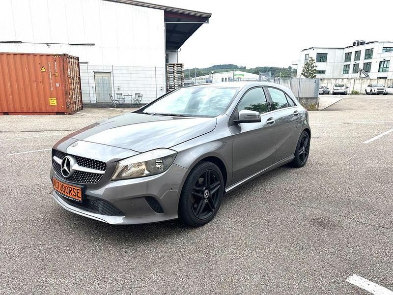 Grau Gebraucht 2017 Mercedes A180 Limousine | 14.800 € (Fairer Preis) - Bild 1/4