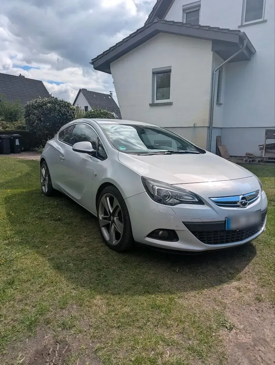 Gebraucht Opel Astra GTC 165 PS (121 kW) 2011 Silber Kleinwagen